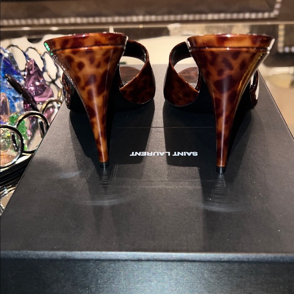 Saint Laurent Elegant Black Decor Piece - Picture 4 of 8